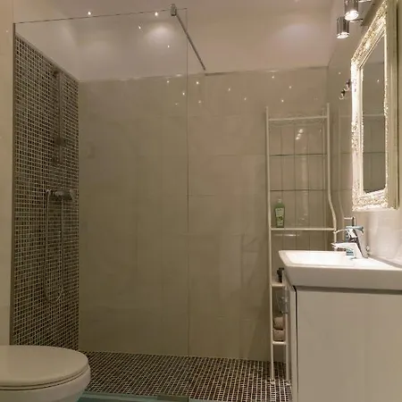 Lara Luxury B20 Брашов
